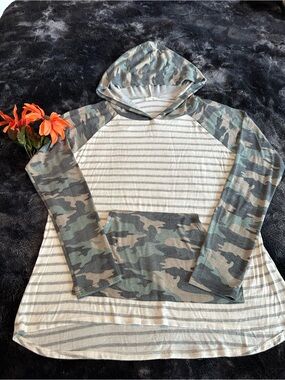 Women’s Camo 3/4 Sleeve Shirt Gray Stripe With Hood